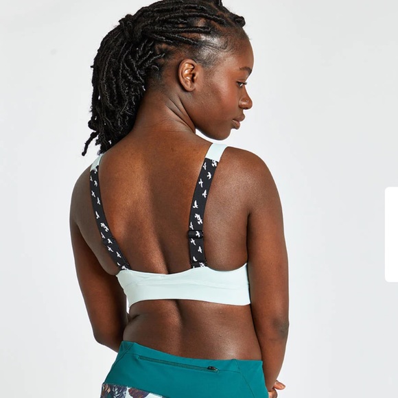 OISELLE Women’s Esther Running Sports Bra. Color is Mist. Size 02. - Picture 2 of 9